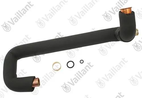 Schwarzes Rohr mit Kupferanschlüssen, umgeben von Isolierung, sowie zwei Dichtungsringen. Produkt der Marke Vaillant.
